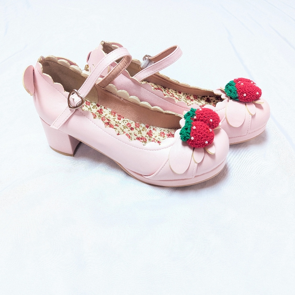 Strawberry Crochet Kawaii Rockabilly Pink Mary Jane Scalloped Pumps Size EU 38